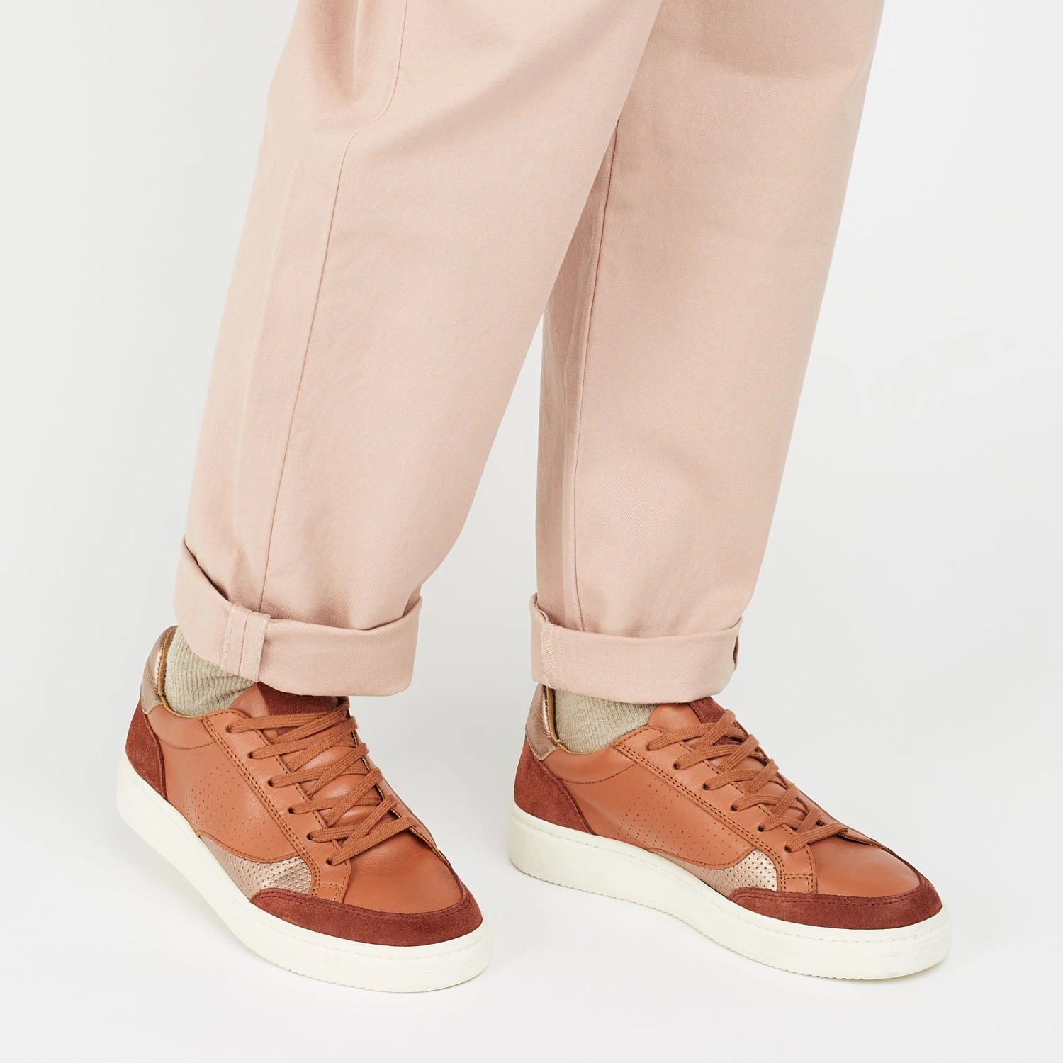 Baskets Femme Confortables en Cuir Mixte - Basalte Pêche/Cuivre - Style Urbain 4 Baskets Femme Confortables en Cuir Mixte - Basalte Pêche/Cuivre - Style Urbain – Image 2