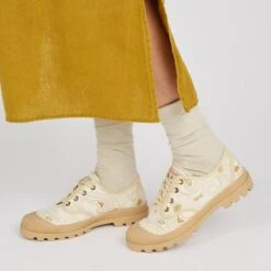 Chaussures Baskets Écologiques Pataugas - Confortable et Durable - Beige 11 Chaussures Baskets Écologiques Pataugas - Confortable et Durable - Beige -Pataugas Soldes Boutique BASKET FEMME OG L TOPO F2I BEIGE 628387 150 Porte 1