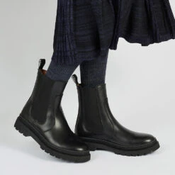 Bottes Femme en Cuir Noir - Polyvalentes Jour et Nuit - Confort Optimal 11 Bottes Femme en Cuir Noir - Polyvalentes Jour et Nuit - Confort Optimal -Pataugas Soldes Boutique BOOTS FEMME VITUS H N F4I NOIR 62856285