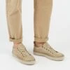 Baskets Homme Confortables en Cuir Suédé Beige - Style Vintage 1 Baskets Homme Confortables en Cuir Suédé Beige - Style Vintage -Pataugas Soldes Boutique CARLSH2HBEIGE1