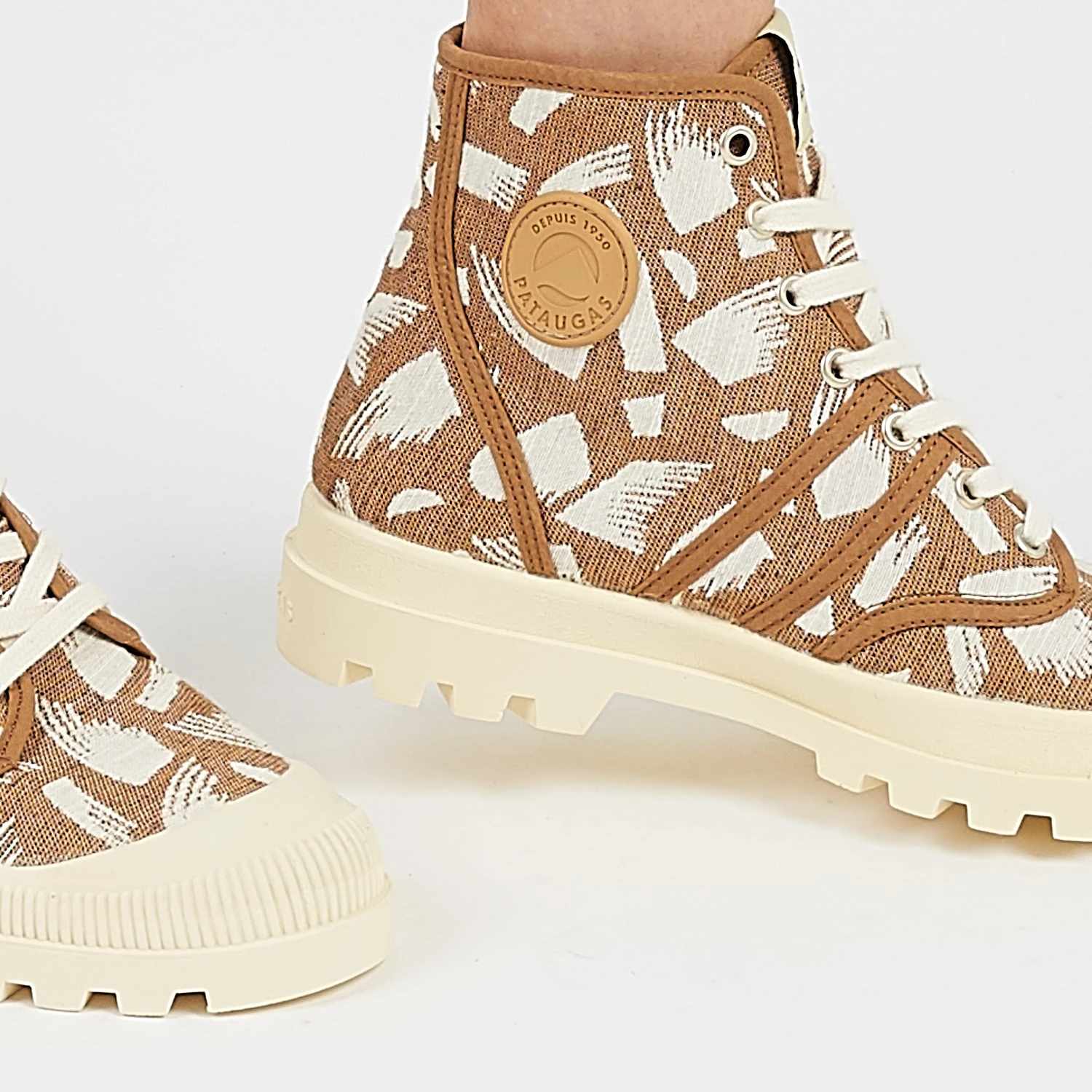 Chaussures de Marche Femme Confortables en Toile Recyclée Marron - Écologiques & Polyvalentes 5 Chaussures de Marche Femme Confortables en Toile Recyclée Marron - Écologiques & Polyvalentes – Image 3