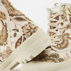 Chaussures de Randonnée Pataugas Confortables et Écologiques - Beige 15 Chaussures de Randonnée Pataugas Confortables et Écologiques - Beige -Pataugas Soldes Boutique OGMFLF4H628180150 BEIGE Detail