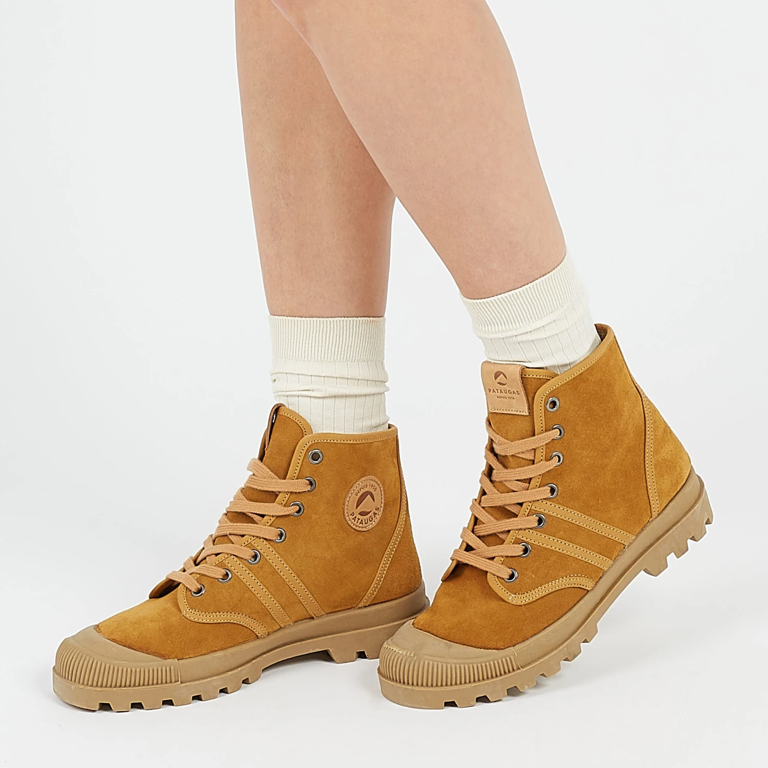 Chaussures de Randonnée Pataugas Authentique - Confort Ultime en Cuir Suédé Ocre - Parfait pour Randonnée et Ville 4 Chaussures de Randonnée Pataugas Authentique - Confort Ultime en Cuir Suédé Ocre - Parfait pour Randonnée et Ville – Image 2