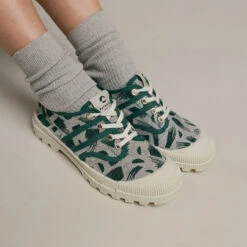 Chaussures Basses Femme - Confortable, Écologique, Vert Émeraude - Pour Tenues Estivales 12 Chaussures Basses Femme - Confortable, Écologique, Vert Émeraude - Pour Tenues Estivales -Pataugas Soldes Boutique PE22 F Authentique Low T WTEmeraude 1