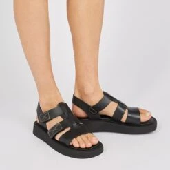 Sandales Femme en Cuir Noir Confortables - Style Tendance pour Été -Pataugas Soldes Boutique SANDALE FEMME ATARI N F2I NOIR 628447 850 Porte dbe42562 dc24 4319 b49a 6d0c440c7566