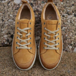 Baskets Homme CARL - Confort Ultime en Cuir Ocre - Ville/Détente 10 Baskets Homme CARL - Confort Ultime en Cuir Ocre - Ville/Détente -Pataugas Soldes Boutique carl ocre